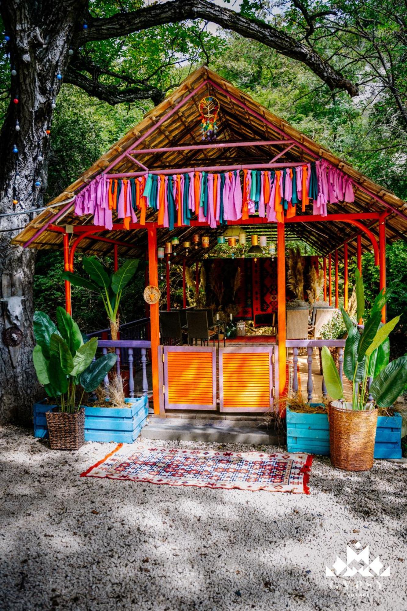 Gipsy Village Park Hotel Asureti エクステリア 写真