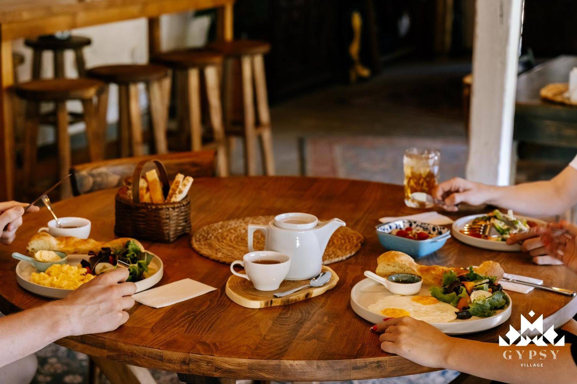 Gipsy Village Park Hotel Asureti エクステリア 写真