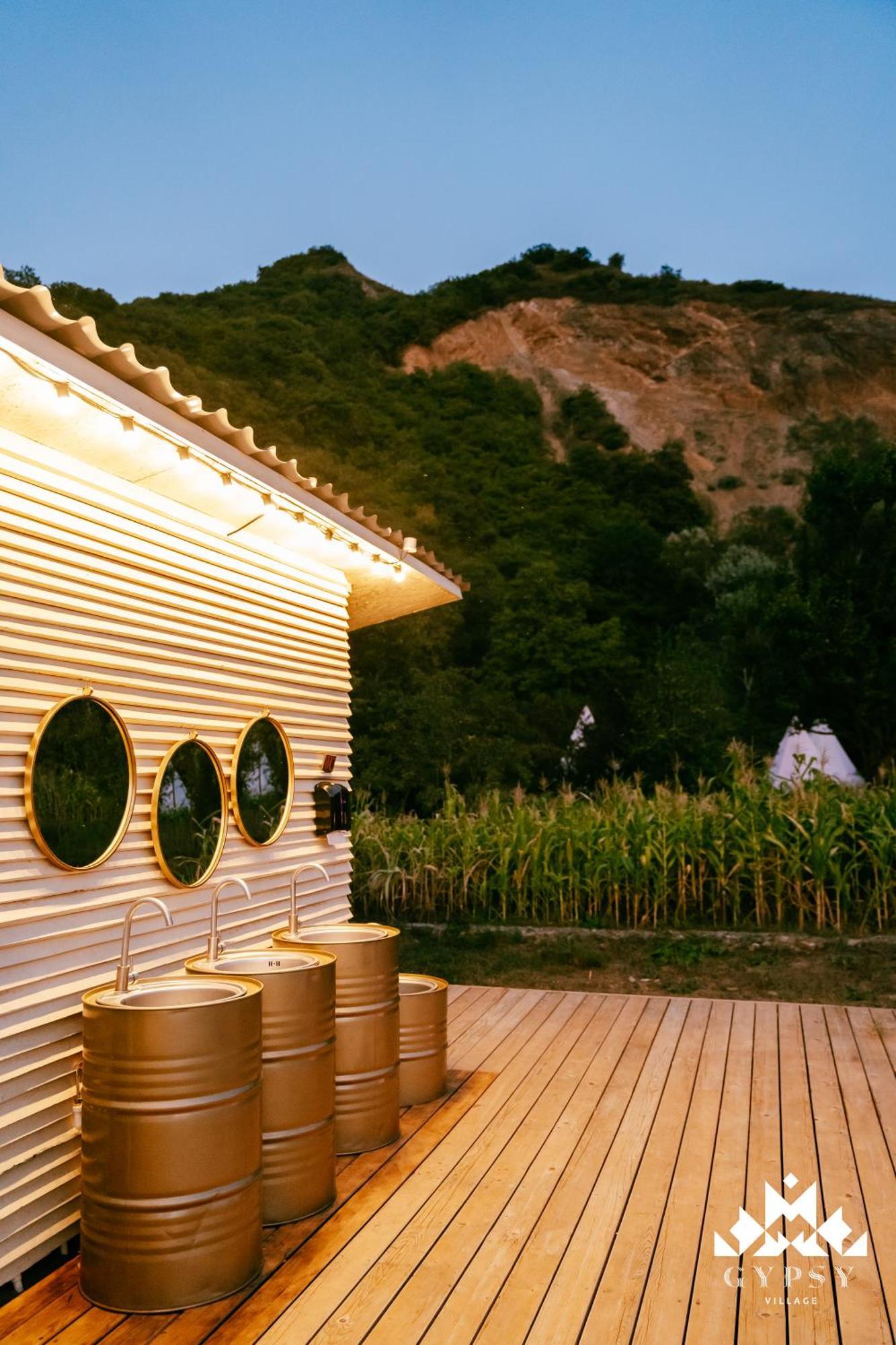 Gipsy Village Park Hotel Asureti エクステリア 写真